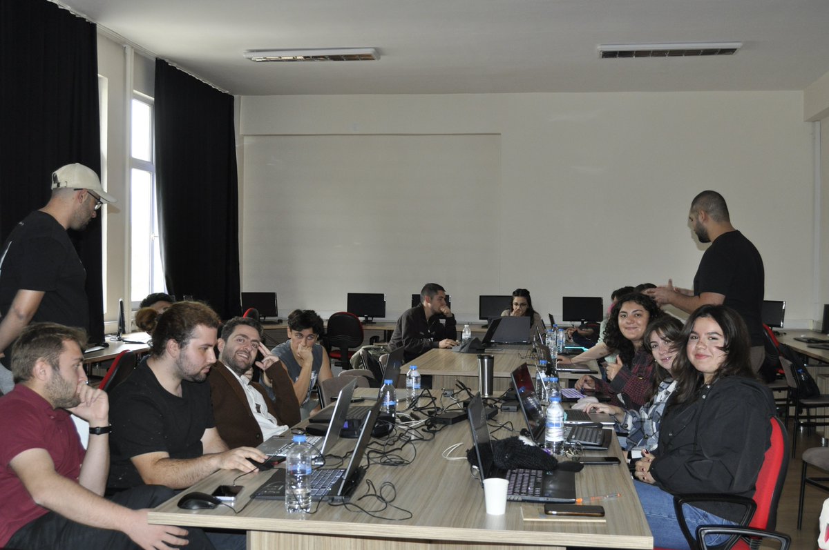 ieeemsku's tweet image. IEEE MSKÜ olarak @buildermare ekibinden gelen eğitmenlerimizle, beş SUI eğitim modülünü kapsayan iki günlük bir workshop gerçekleştirdik 💧

Bu eğitimlerle amacımız, @SuiTRCommunity ekosistemine katkıda bulunacak yetkin developerlar yetiştirmekti 💻

#SUI #Blockchain