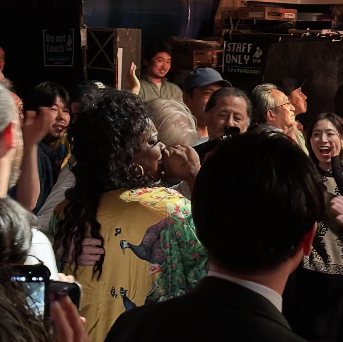 mafuji69's tweet image. Annie & The Caldwells
@ duo music exchange
Oct. 20th, 2025
中村 隆之著「ブラックカルチャー」を読んだ後に、こんな素晴らしいライヴが観られて良かった。
繰り返されるコール&レスポンス。パワフルな歌声による口頭伝承にブラックカルチャーの歴史が垣間見れた気がした。
グルーヴィな演奏も◎。