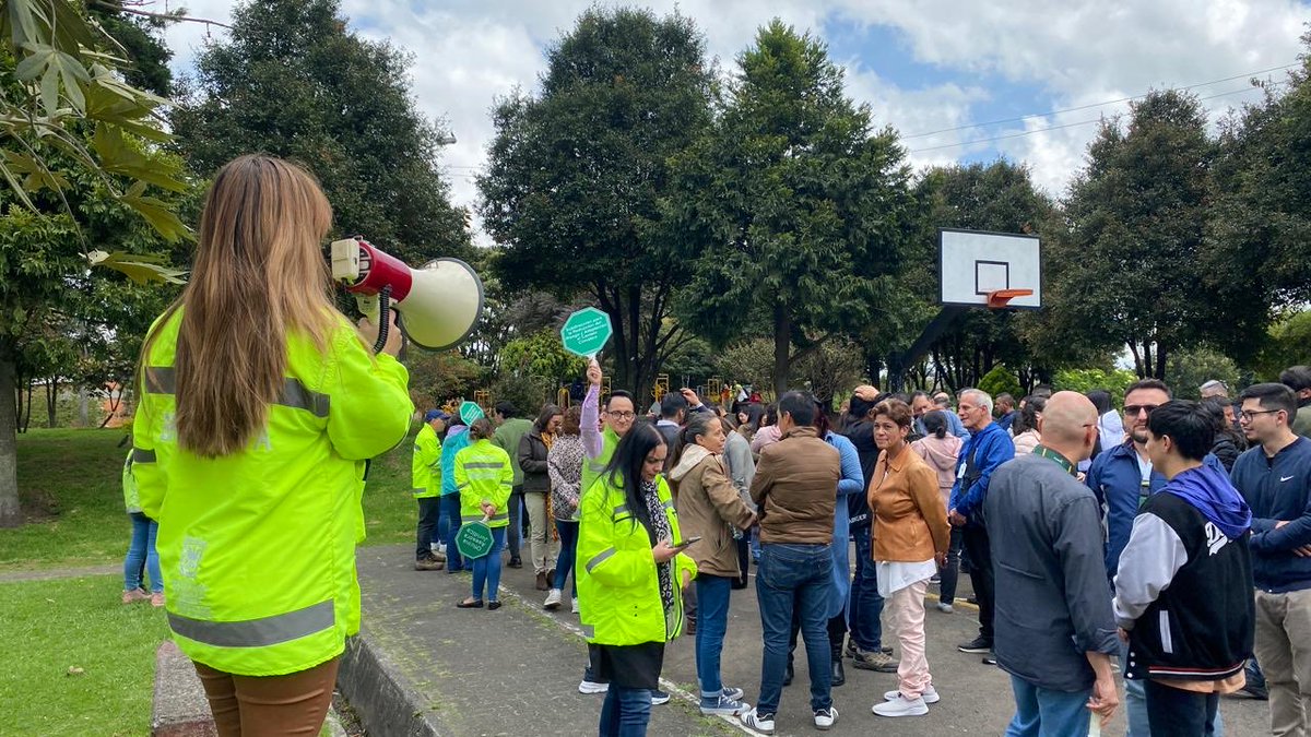 Hoy el <a href="/IDIGER/">IDIGER</a> también está en #SimulacroBogotá2025 💪
Porque la preparación empieza por casa: nuestros equipos participan del ejercicio para fortalecer la respuesta institucional ante emergencias.

🚨 ¡Conocer, prepararse y actuar salva vidas!

¡Súmate! simulacro.idiger.gov.co