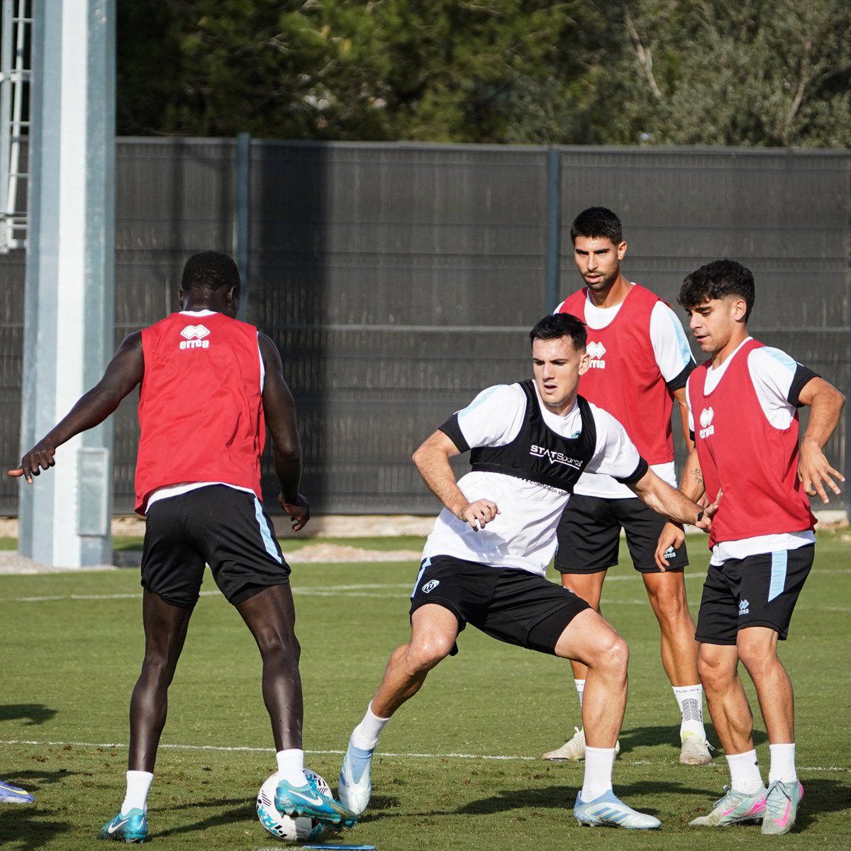 👂🏼 Desde las 18:00 hablamos del @cdcastellon en la tertulia de Plaza Albinegra.

Hoy con <a href="/omids99/">Omid Sokout</a>, <a href="/gcellai/">Gabriele Cellai ⚫ ⚪</a> y <a href="/JorgeSastriques/">Jorge Sastriques</a> y el análisis del partido contra el Albacete.

🧷 castellonplaza.com/plaza-albinegr…