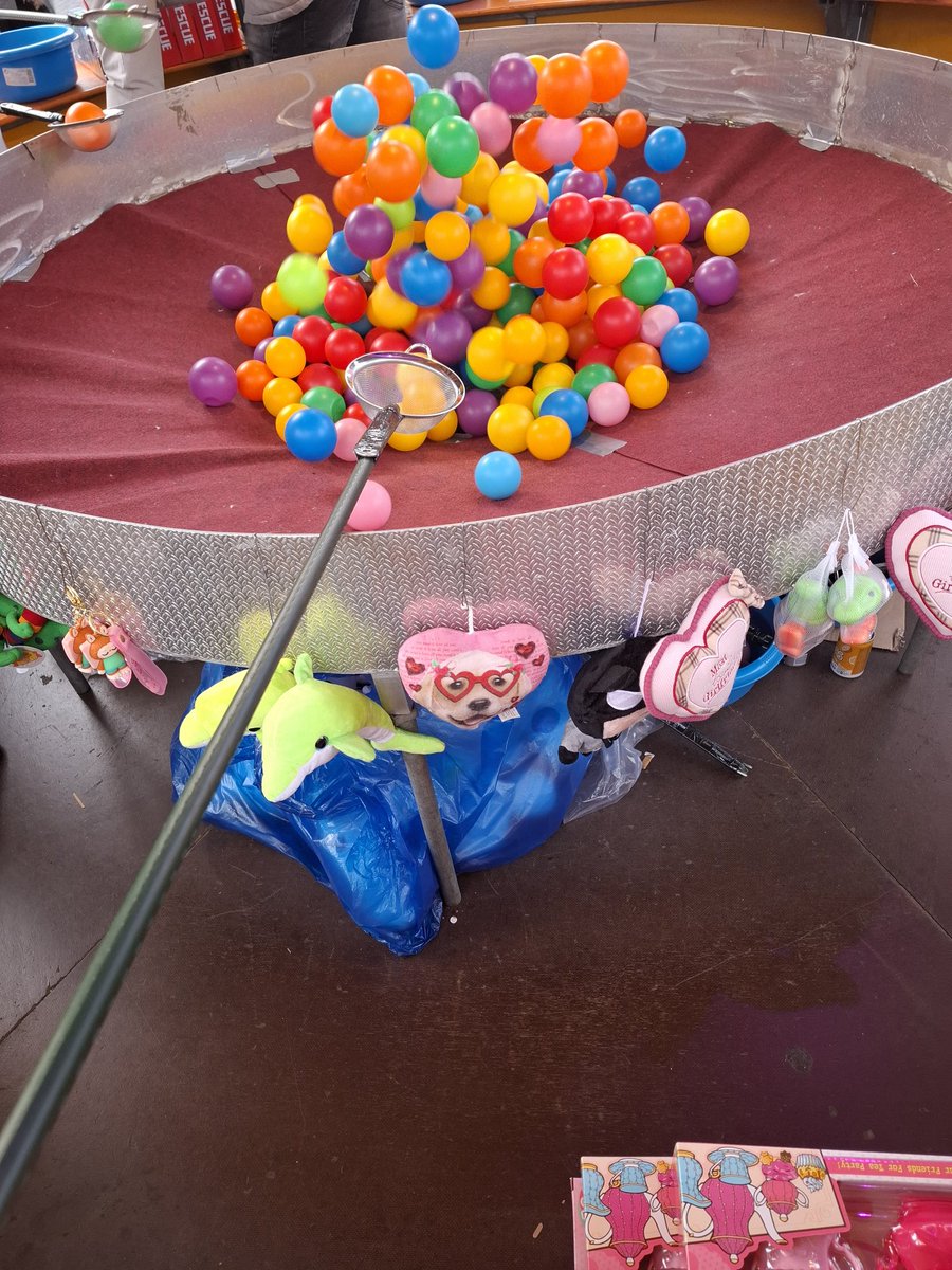 naomischouten1's tweet image. Gisteren middag even een pikachu gewonnen 😁 met ballenfontijn tijdens de laatste dag op de bredase najaars kermis 🎡🎠🎢 #kermis #breda #najaar