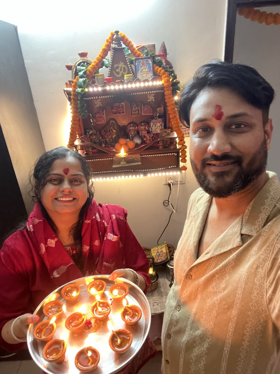 _vikrantsingh's tweet image. दीपावली की आप सभी को हार्दिक हार्दिक शुभकामनाएँ। माँ लक्ष्मी आप सभी को सुख समृद्धि प्रदान करें।

#Deepavali2025 #Diwali2025 #Diwali