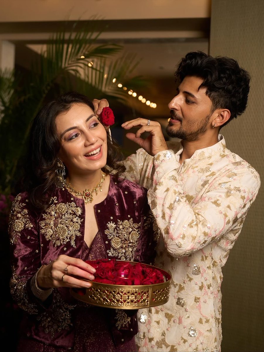 haswiidz's tweet photo. boy is so obsessed with his wife 🥹💌💙🌸 https://t.co/In72hUQ2sl