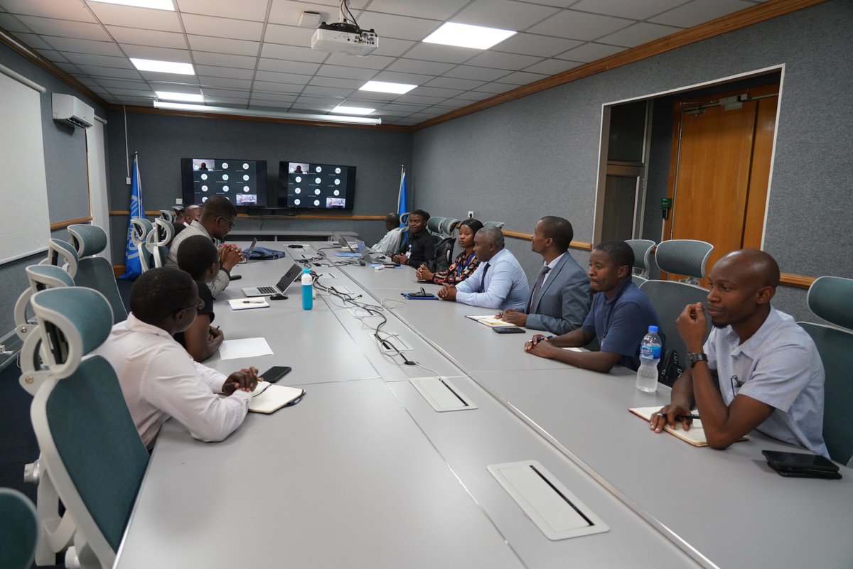 FAOZimbabwe's tweet photo. The World Food Forum Zimbabwe Youth Chapter, today paid a courtesy call to FAO Representative in Zimbabwe, Patrice Talla, to strengthen collaboration on youth empowerment in agrifood systems.

 🌱 “FAO is here to help the youth.” — @PatriceTalla

🗞️👉https://t.co/WztO8bpdpw https://t.co/hprPKeMTxB