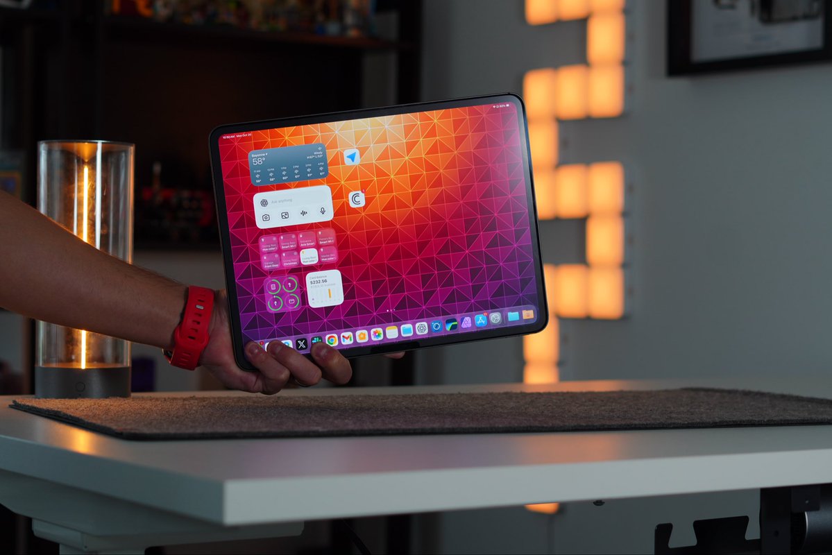 Well hello there gorgeous 😳 

Most beautiful computer of all time 😍 

Is your iPad your computer yet? If not, what are you waiting for? 🤔