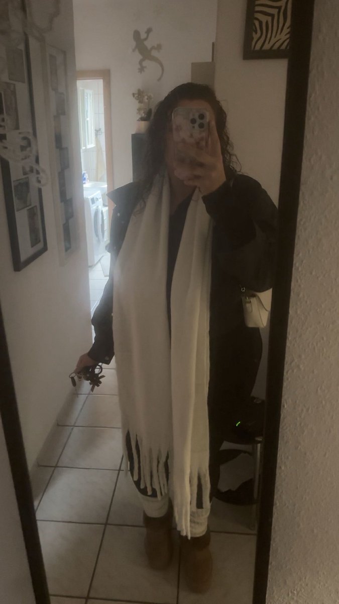 Herrin_Celine's tweet photo. Ein langjähriger Sklave hatte endlich den nächsten Großen Schritt gewagt. 
Sich jetzt 18 Monate lang an mich gebunden nur um Alpahs &amp; meinen Wünschen nachzugehen. 

So sieht man das doch gerne, wenn die Hemmschwelle immer weiter sinkt &amp; der Sklave sich immer weiter verschuldet😂 https://t.co/6fn2IIpUCQ