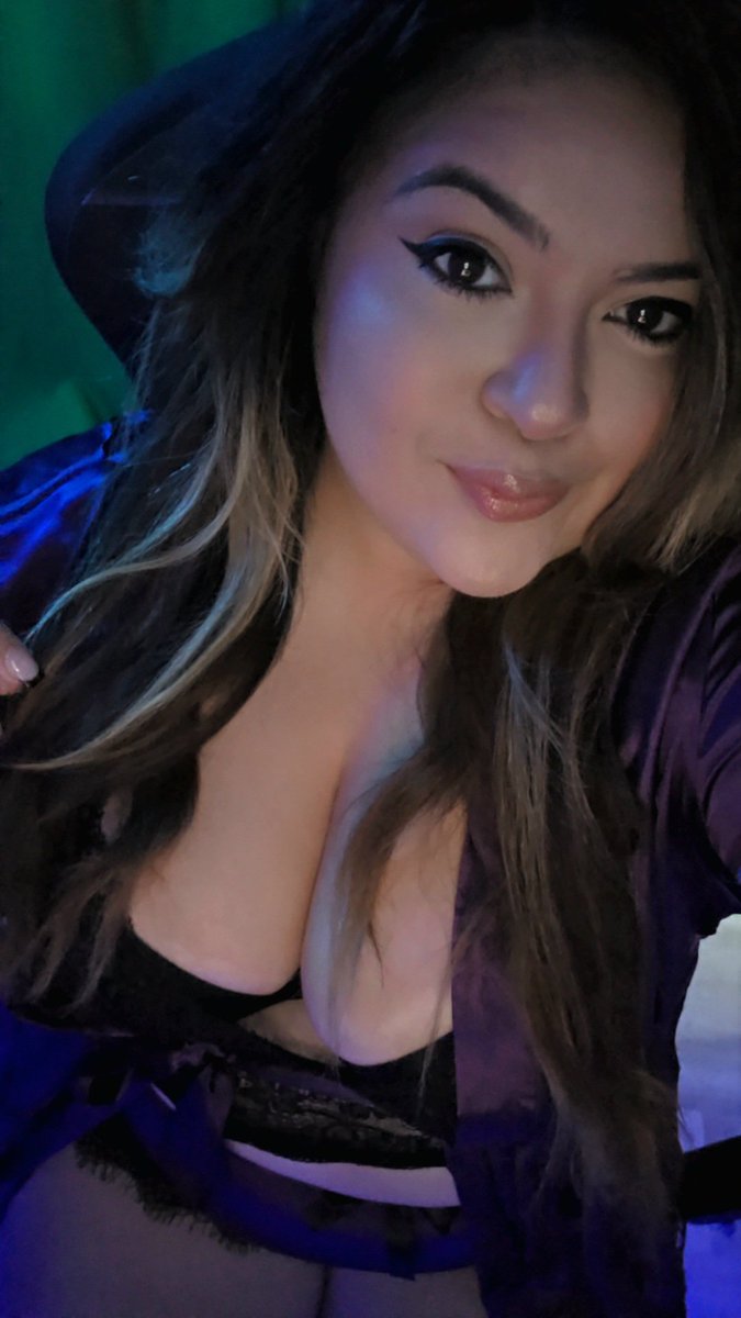 I hope yall are having the day you deserve! 🤭🖤✨️