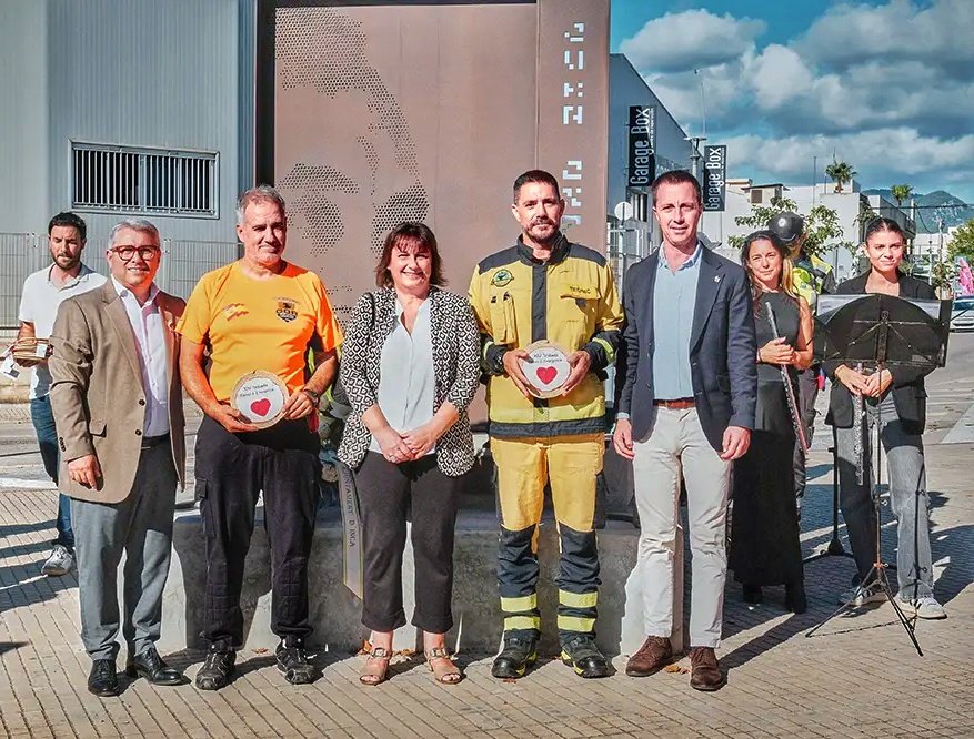 ricardofb73's tweet photo. Muy agradecido de asistir un año más a esta gran fira y al emotivo homenaje al gran Juan Cifuentes. Mai mor qui deixa bon récord.❤🚒 #FiresdInca #DijousBo2025 https://t.co/lzpUqlBLC5