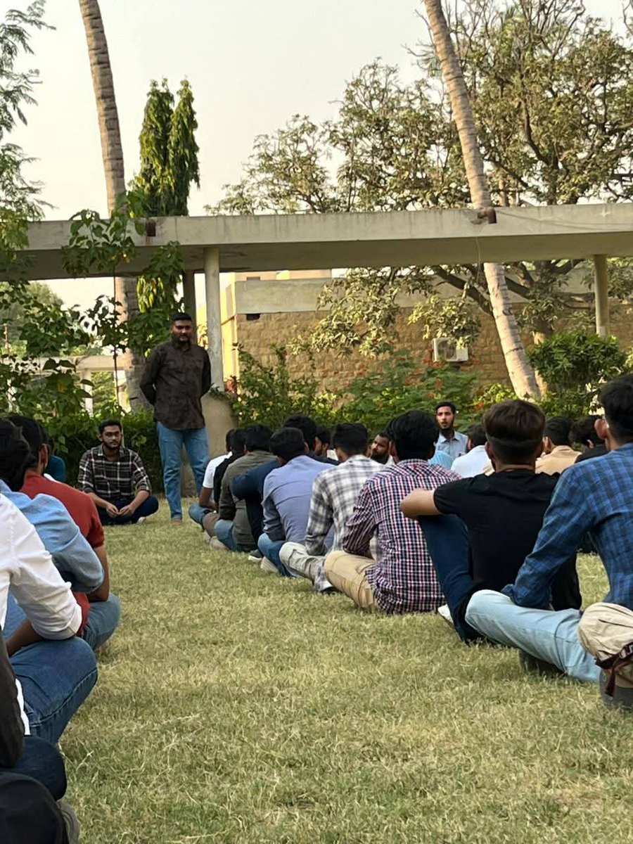 UOKAPMSO's tweet photo. خرابی کی نشاندہی کرنا فرض ہے لیکن غلط جگہ پر اس پریشانی کو پھیلانا نقصان ہے (جوائنٹ سیکٹر آرگنائزر عثمان خان بھائی)
#ApmsoKU
#APMSO_Media #Karachi_University #Team_APMSO #ku_sector https://t.co/XUi8S2AZT8