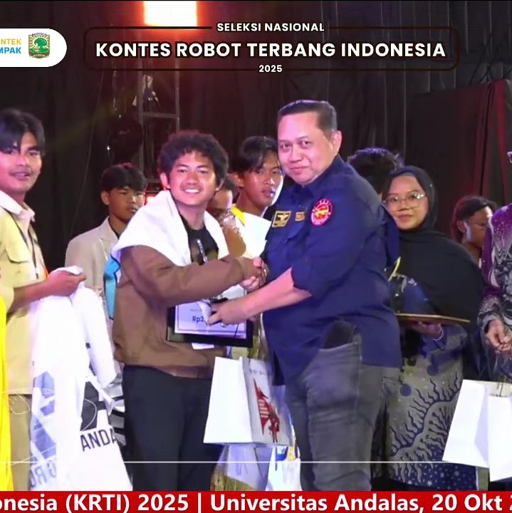 amoureveriee's tweet photo. Congratulations to Nicholas for achieving 3rd place in two divisions at #KRTI2025 🏆✈️

Pencapaian tinggi sebagai Kadiv FW di Bayucaraka sekaligus pilot divisi Fixed Wing dan LELA di KRTI kemarin. GG capt! We are so proud of you! 🫡 https://t.co/hQ2i5hgrL2
