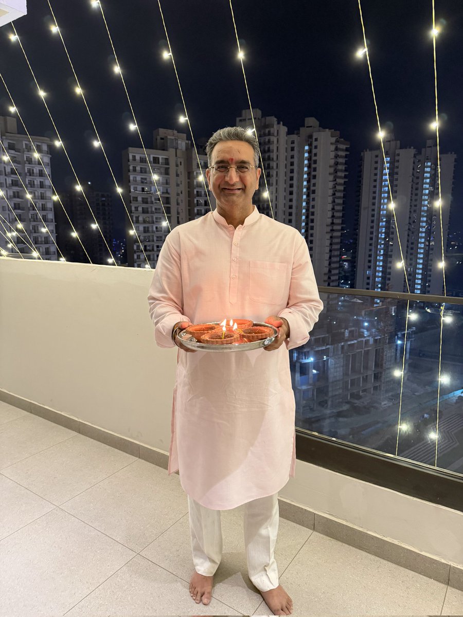 gauravbhatiabjp's tweet image. सभी देशवासियों को दीपावली की हार्दिक शुभकामनाएं 🪔
दिए भी जलाएंगे
राष्ट्रहित की रौशनी भी फैलाएंगे 🇮🇳