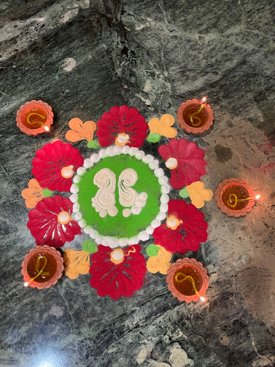 unitysingh_'s tweet image. Happy Diwali 🪔
Made it home last minute
Best decision ever!
Promising myself to spend every Diwali at home
No matter where I am or what I am doing
Lots of love and happiness from me and mine to you and yours ❤️