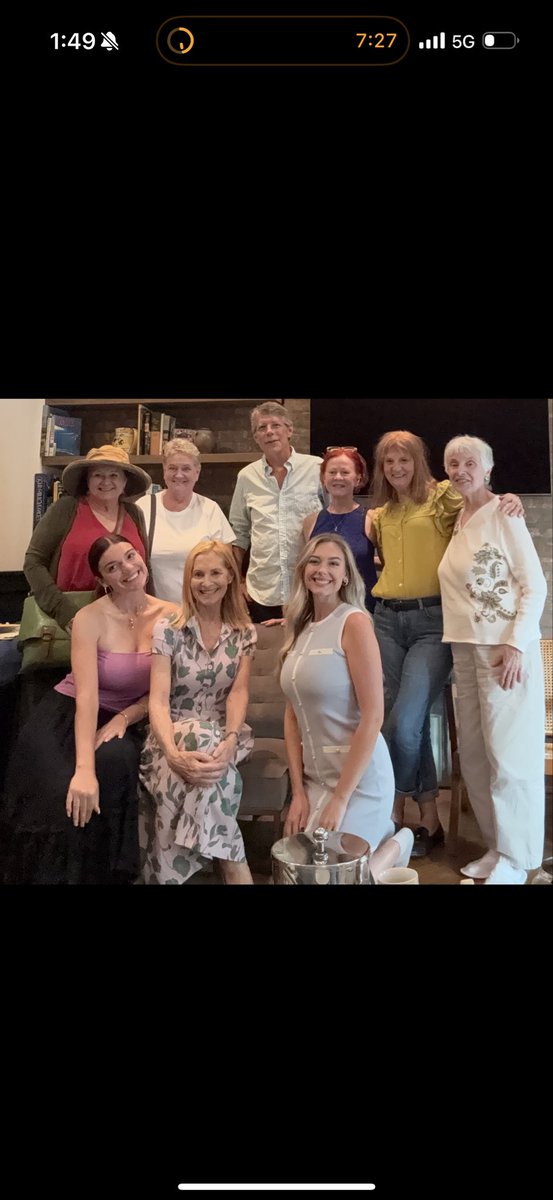 We are honored to announce the
establishment of the Jane Hennessy Wintz Library at The Rehearsal Club. A tribute to Jane's lifelong passions for books and dance.
This meaningful space has been made possible through a generous donation from the law firm Morgan, Lewis &amp; Bockius.