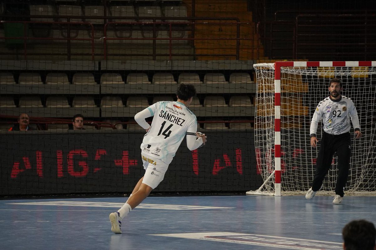 SERcuenca's tweet image. SER Deportivos Cuenca (20/10/2025)
🎙️ @luisjagarmi
⚽ @UBConquense: partido gris
🎤 Protagonista: @InakiOlaortua
🧠 Análisis: @DavidAngulo89
💪 +1 para el @cdquintanardrey
😱 @BMCdadEncantada, casi milagro
🎤 Protagonista: @ArguillasDaniel
🔊 Aquí 👉 cadenaser.com/audio/cadenase…