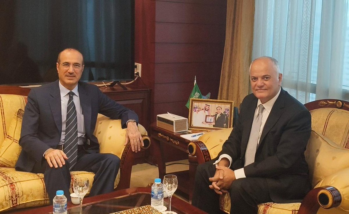 BahrainEmbTH's tweet image. قام سعادة السيد خليل يعقوب الخياط، سفير مملكة البحرين لدى مملكة تايلاند، بزيارة لسعادة السيد عبدالرحمن بن عبدالعزيز السحيباني، سفير المملكة العربية السعودية لدى مملكة تايلاند، وتم خلال الزيارة استعراض العلاقات بين البلدين الشقيقين وبحث عدد من المواضيع ذات الاهتمام المشترك.