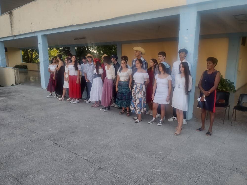 ada_aleida's tweet photo. Celebran en #Ipvce Eusebio Olivera Rodríguez de #SanctiSpíritusEnMarcha #DiaDeLaCulturaCubana 
Felicidades #CulturaSanctiSpíritus
@AlexisLorente74 @DeivyPrezMartn1 @LuisRamonGMCuba @MEspirituana @escambraycu @AndreiArmasBra6 https://t.co/eCnaDMusbZ