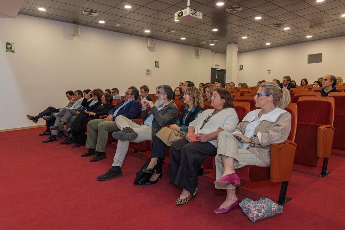 Hoy se ha presentado App Boadilla en tu mano, una aplicación que ya podéis descargaros en eAgora que facilitará la relación diaria entre los vecinos y el ayuntamiento. 

El objetivo es obtener una información fiable, canales de contacto directos
y gestiones sencillas desde el