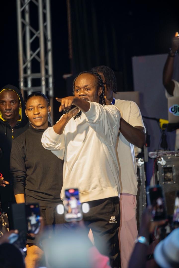 DLFM1069's tweet photo. Legends Never Die 🕊️
The GOAT, The Icon, The Voice of a Generation❤️
D L 4Life🙏🏽❤️✌🏽

#DLFM #DaddyLumba #LongLiveTheLegend #HighlifeKing #GhanaToTheWorld #ForeverLumba #RestEasyKing 👑🇬🇭 https://t.co/bTkE1IiEVP