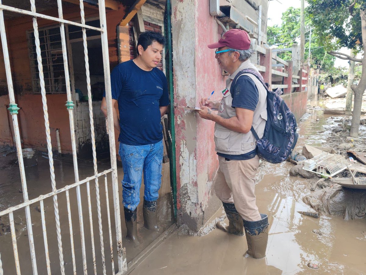 GobiernoMX's tweet image. Las servidoras y servidores de la nación de @bienestarmx han censado más de 70 mil viviendas en 100 municipios de Veracruz, Hidalgo, Puebla, Querétaro y San Luis Potosí afectados por lluvias.
Una vez realizado el censo en cada localidad, inicia la entrega de apoyos. Avanzamos…