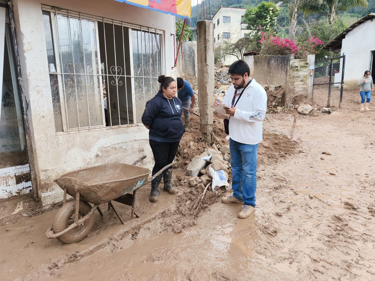 GobiernoMX's tweet image. Las servidoras y servidores de la nación de @bienestarmx han censado más de 70 mil viviendas en 100 municipios de Veracruz, Hidalgo, Puebla, Querétaro y San Luis Potosí afectados por lluvias.
Una vez realizado el censo en cada localidad, inicia la entrega de apoyos. Avanzamos…