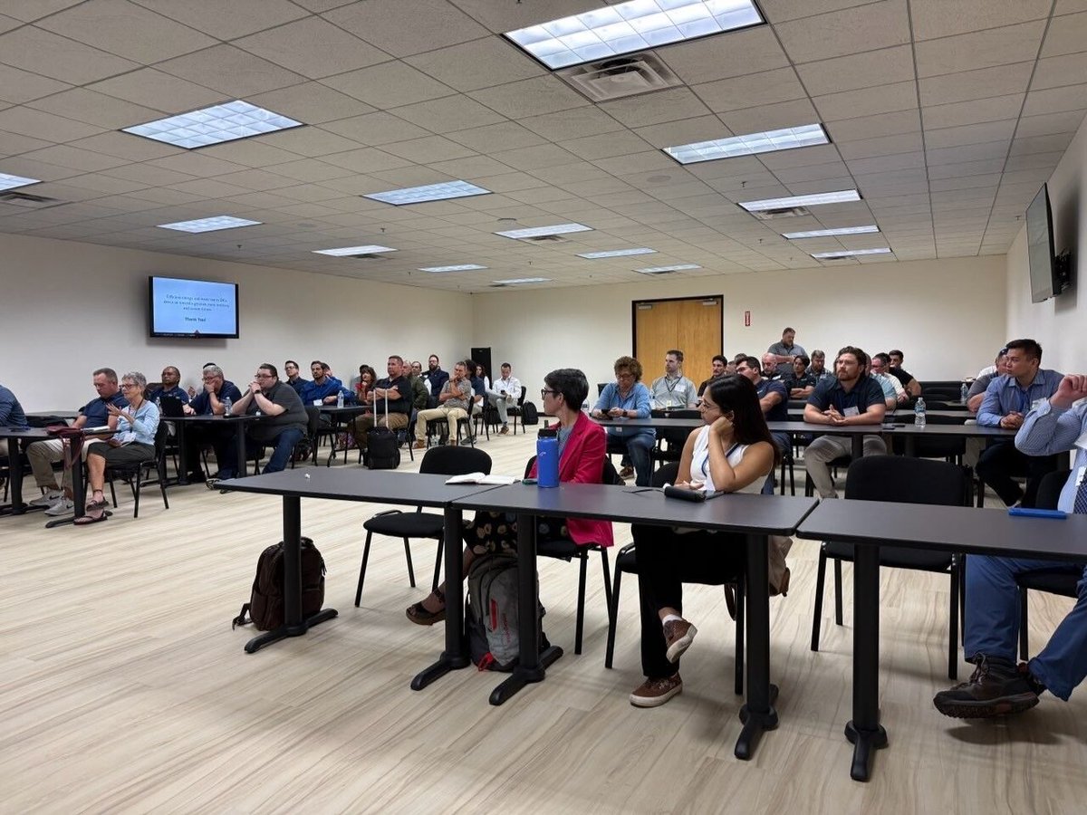 phoenixnap's tweet photo. A massive thank you to the @AFCOM Arizona Chapter for hosting an exceptional event at the @phoenixNAP Conference Center! 💡
Great discussions on #efficientenergy and water use in #DataCenters for a greener, more resilient future.🍃 Huge turnout and excellent #networking! https://t.co/DBlyUC7rHY