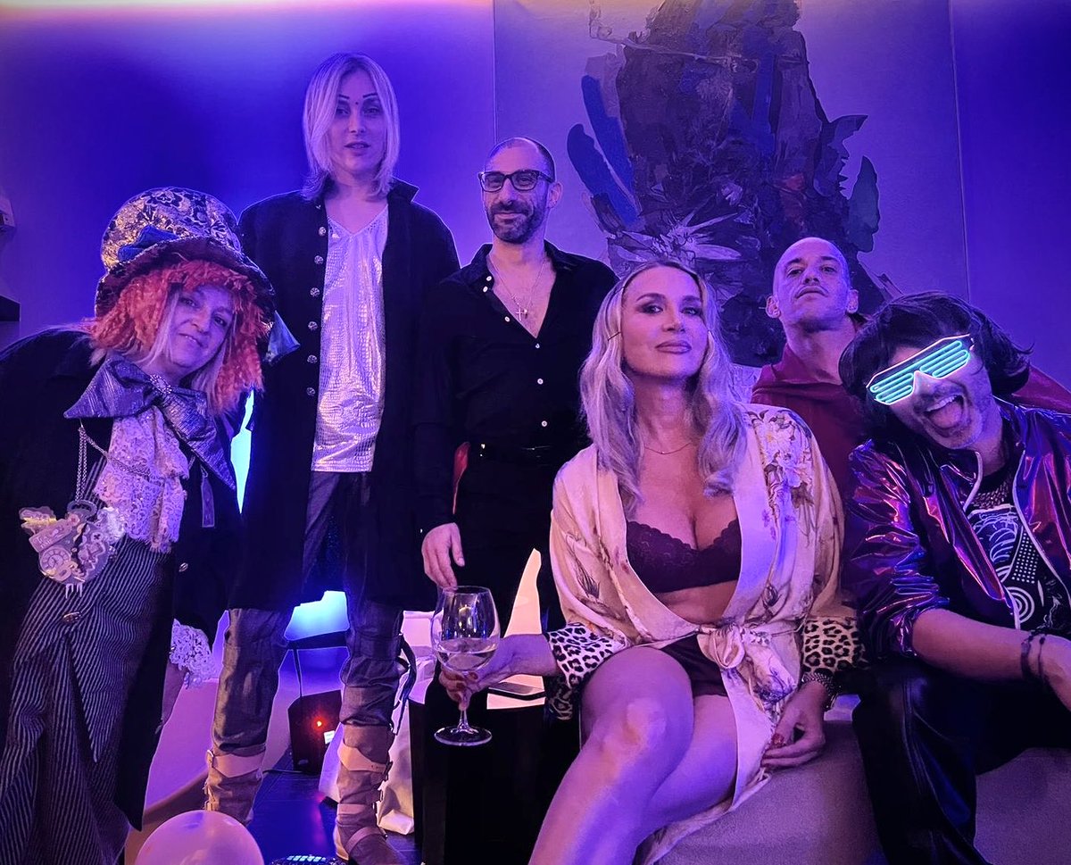 RogerGarth's tweet photo. It’s my party 🎉

 #rogergarth https://t.co/Ecs6jioXhR