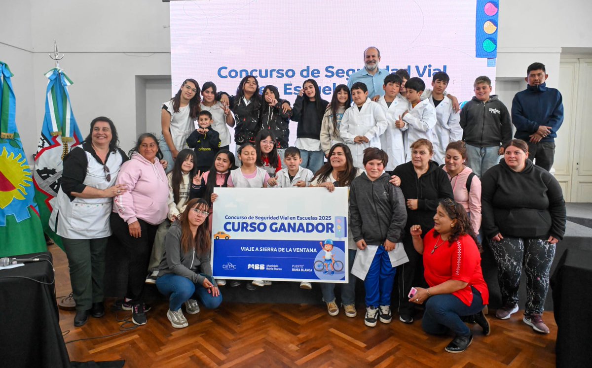 ¡Los más chicos tienen un mensaje para los grandes! 

En una nueva edición del Concurso de Seguridad Vial en Escuelas 2025, junto a autoridades de la CETAC, Estrellas Amarillas y educativas, disfrutamos de los spots de las escuelas participantes y realizamos la premiación.