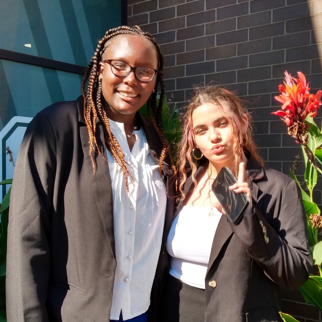 The Glen Oak Novice Speech and Debate Tournament is a wrap! 🎉 Bravo to Catherine Vaughn-Thomas and Kania Solomon for competing at their first-ever competition!  Both earned great ballots. 🏆 Thanks to Coach Marlena Rozner for judging.