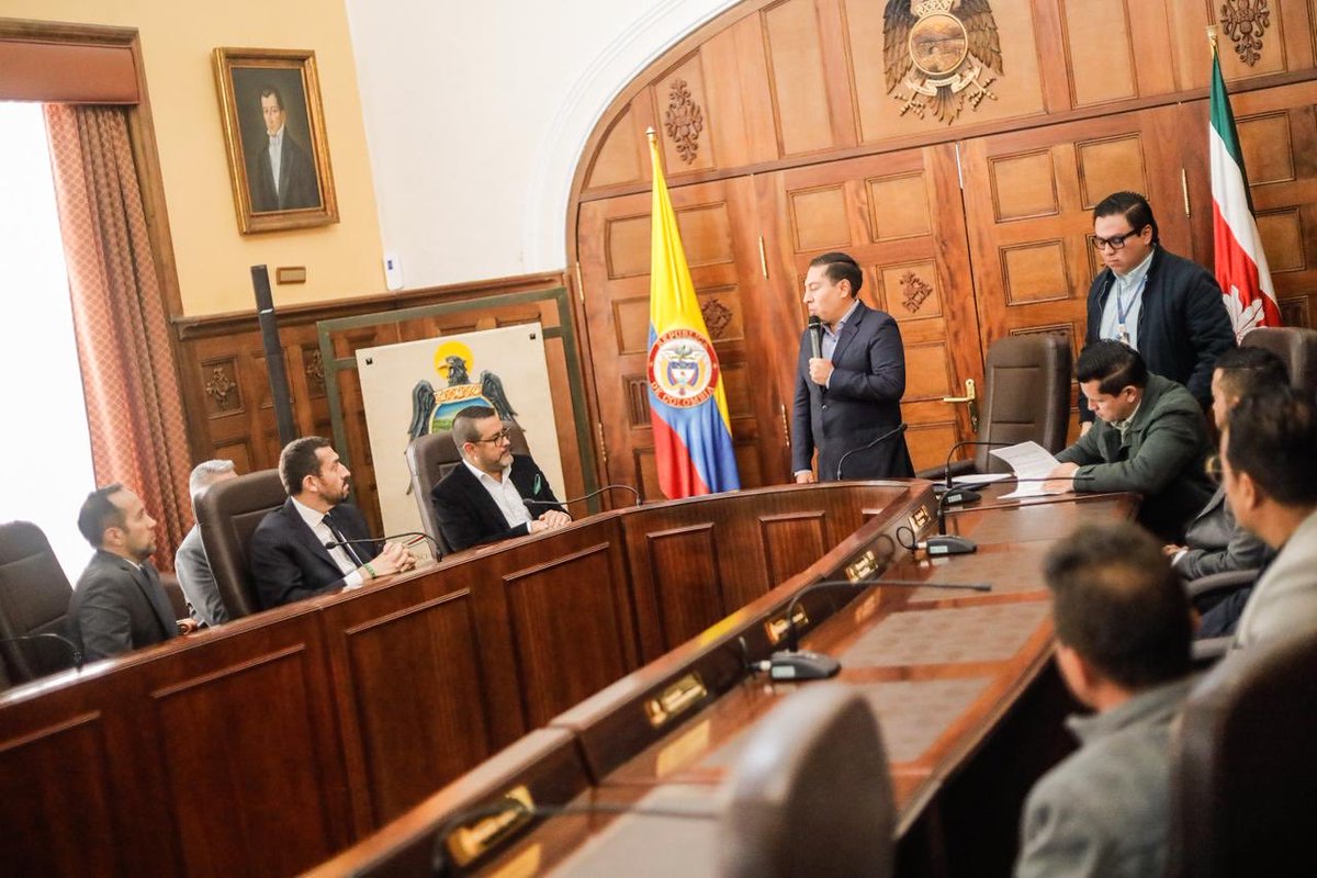 CarlosAmayaR's tweet photo. La #BoyacáGrande 💚💜🤍 es símbolo de hermandad, de trabajo en equipo y de un amor infinito que nos impulsa a seguir caminando unidos.

Por eso, hoy quiero compartir algunos ajustes dentro de nuestro gabinete departamental, convencido de que cada cambio fortalece el propósito de servirle mejor a este departamento:

💚 William Yesid Archila Cárdenas, ahora como jefe de Gabinete.
💚 Jorge Mario Ibáñez Arango, como secretario de Contratación.
💚 Germán Alexander Aranguren Amaya, como director Administrativo de la Unidad Administrativa Especial de Asesoría y Defensa Jurídica del Departamento.

Confío plenamente en su compromiso, experiencia y amor por esta tierra para seguir haciendo grande a Boyacá.

Un compromiso permanente que nos ha permitido alcanzar un 100% en el indicador de implementación de políticas públicas de transparencia y contratación efectiva.

¡Vamos vamos que vamos!