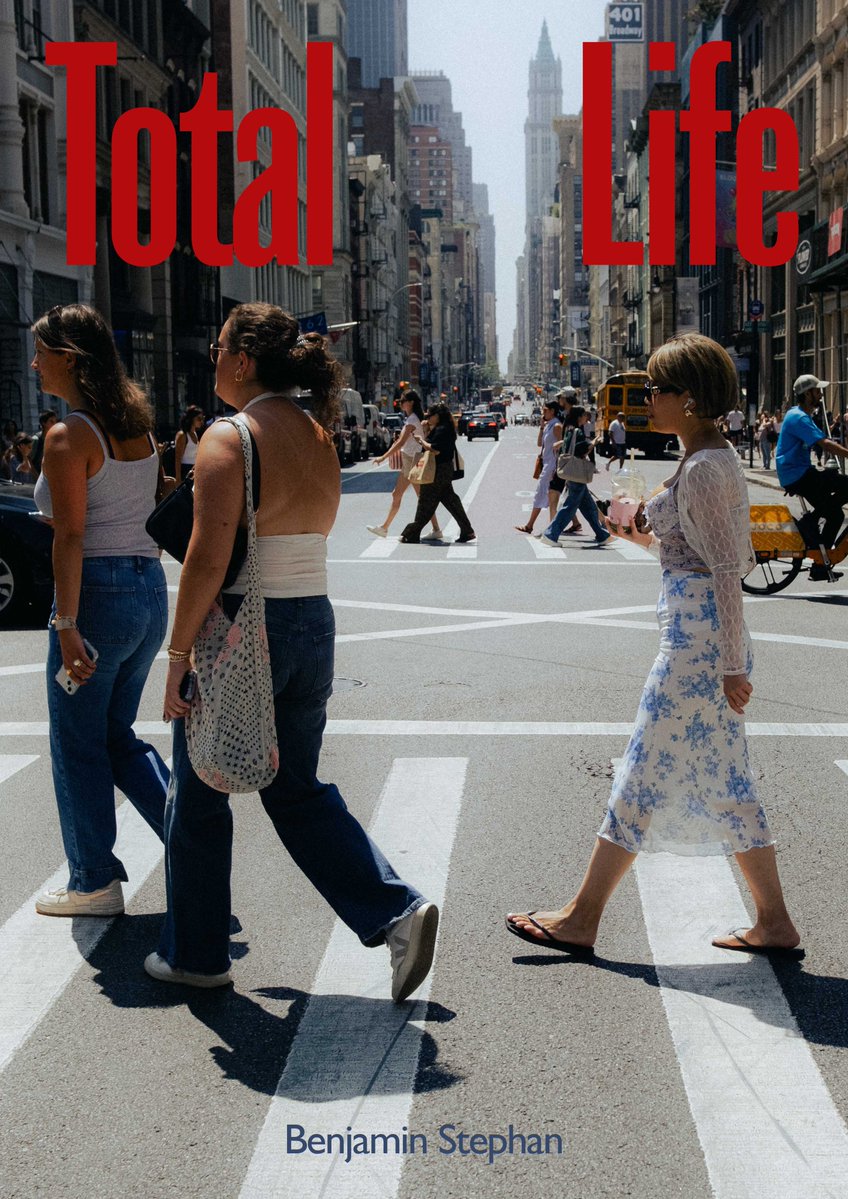 Mon tout nouveau zine s'appelle Total Life.

Disponible vendredi 24 octobre à 18h, au doux prix de 12€ !

J'en suis super fier, tellement hâte que vous le découvriez ❤️