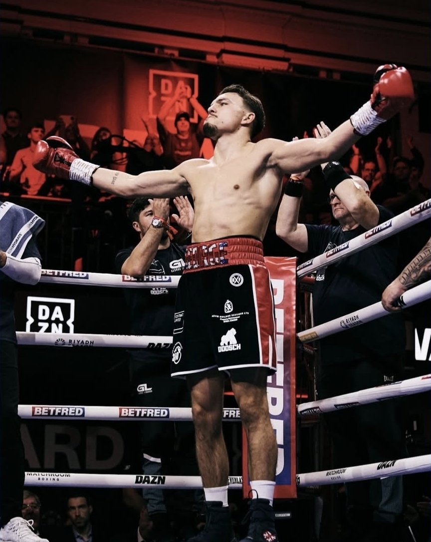 hammers4work's tweet image. Great pic of a supporter of H4w
The NEW British &amp;amp; Commonwealth and youngest champion 
Hammer
George Liddard 

Top bloke has time for everyone including me and my grandson

#Hammersforworkandsupport
@GeorgeLiddard