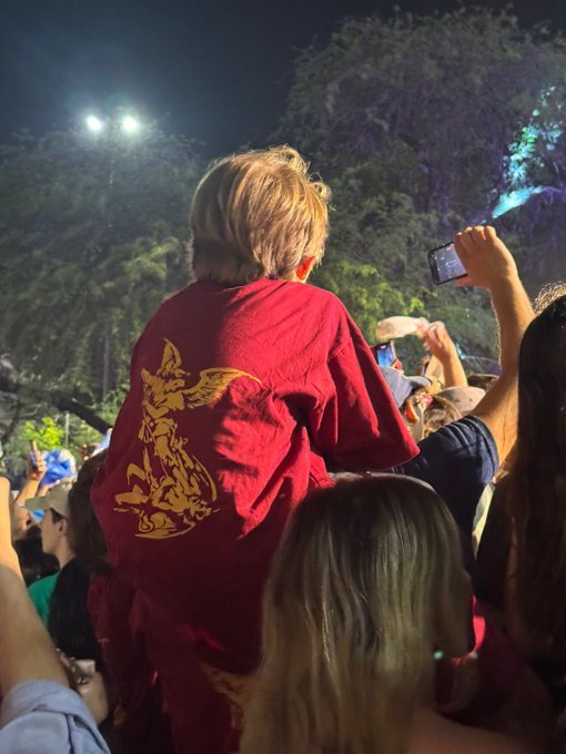 Antitodo01's tweet photo. Por todos ellos, para que nadie mas les robe el futuro.

El domingo andá y votá La Libertad Avanza.

#YoVotoLLA https://t.co/sHT6CQvyyb