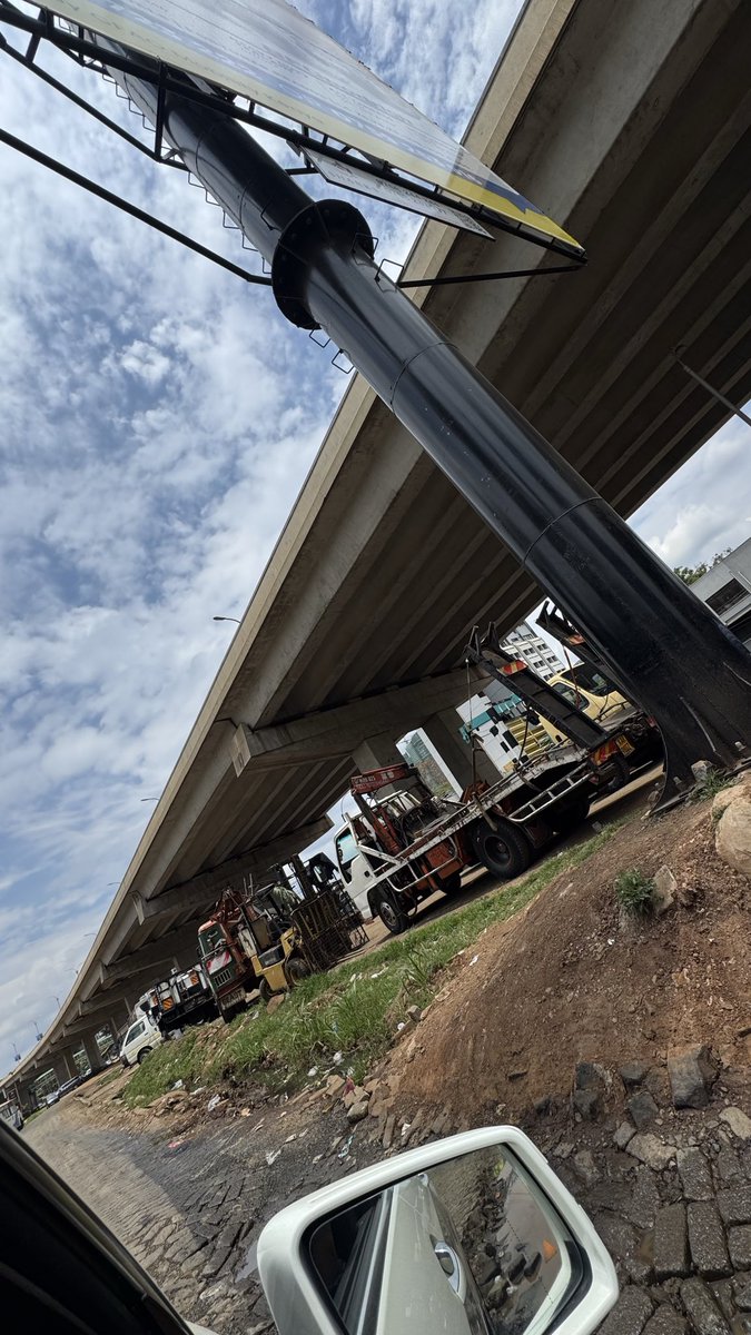 cherrrotich's tweet image. What was Westlands roundabout is now a parking lot, a garage & a car wash. Surely what capital city is this. Still under the leadership of one @SakajaJohnson Nairobians how can we be okay with this?Can we really continue to be proud citizens when our capital is a mushrooming slum