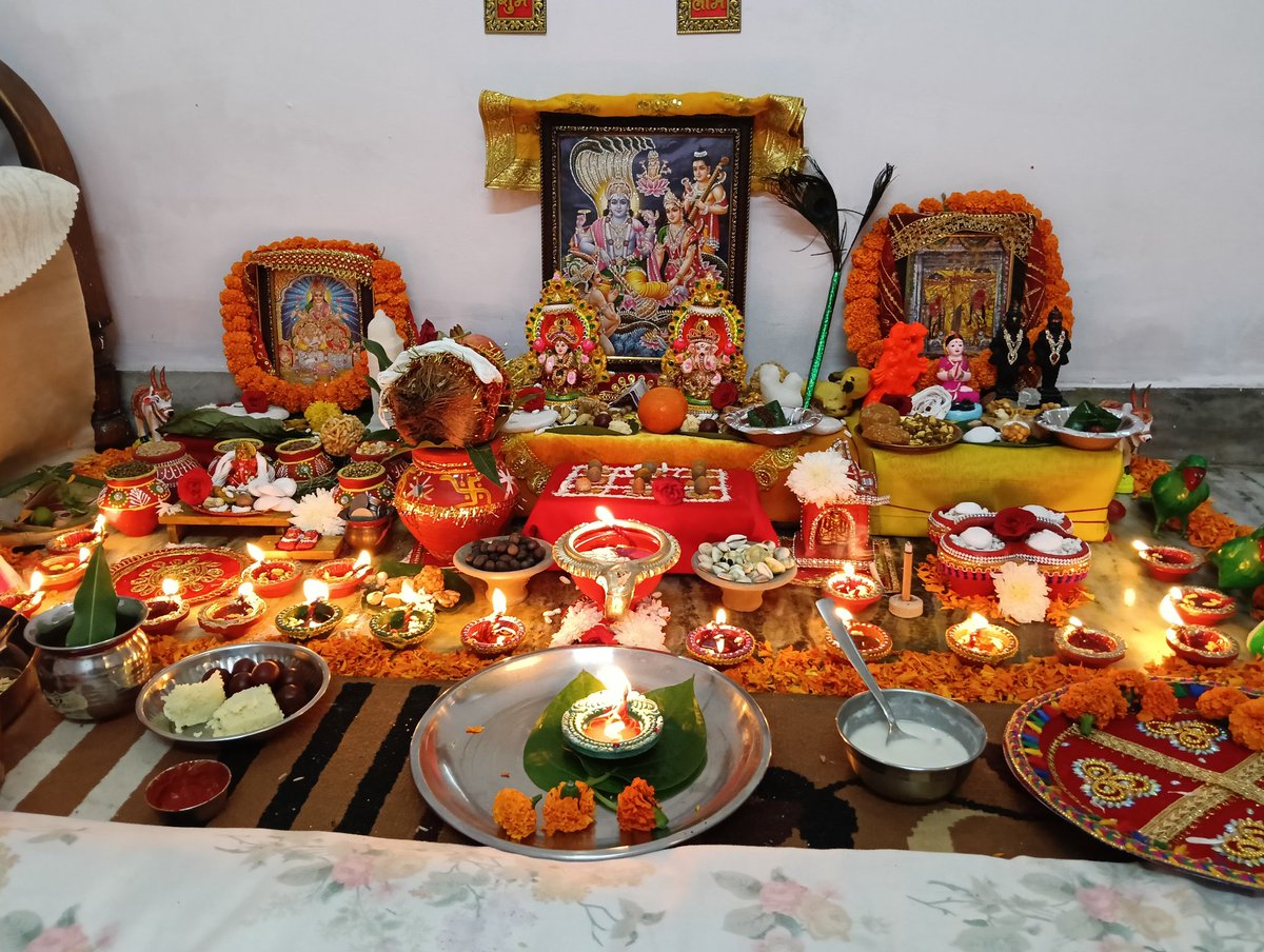 🚩🙏शुभ दीपावली मेरे सनातनी भाई बंधुओं 🚩🙏 
सब मां लक्ष्मी कृपा बनाएं रखना श्रद्धा भक्ति विश्वास बनाए रखना।🙏🙇🪔🎇