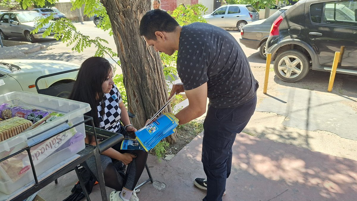 💪 Comenzamos la última semana de campaña con más fuerza que nunca para ponerle un límite a un gobierno que no da respuestas.

🚶‍♂️🚶‍♀️ Estuvimos recorriendo el barrio TAC del distrito San Francisco del Monte, charlando con vecinos y vecinas, y presentando a nuestros candidatos y