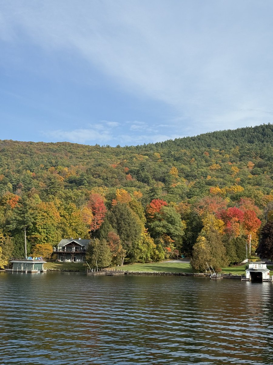 ozlemsunell's tweet photo. Lake George🍁🍎 https://t.co/COlXnC6hBV