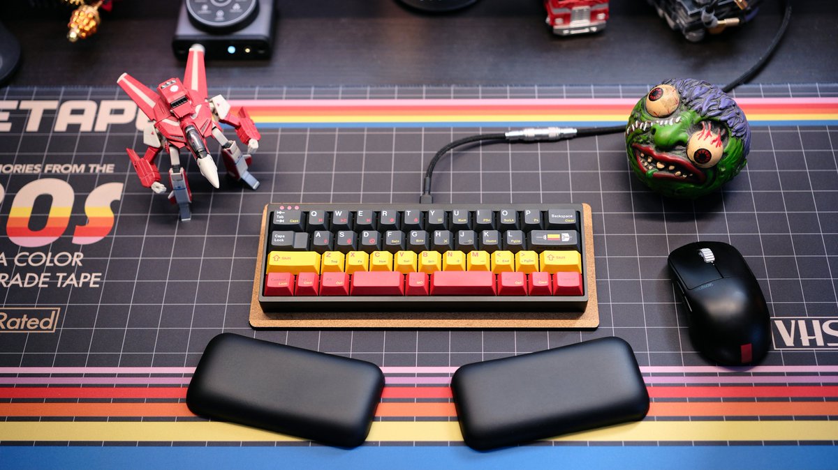 Guilty_Gamer_X's tweet image. Guilty Gamer&apos;s #keebaweek week 5: Hola Mini w/ GMK Rewind and Geteron Pro Ultra Glory Yellow switches
@GATERONOfficial #keymachine #mechkeys #mechanicalkeyboards