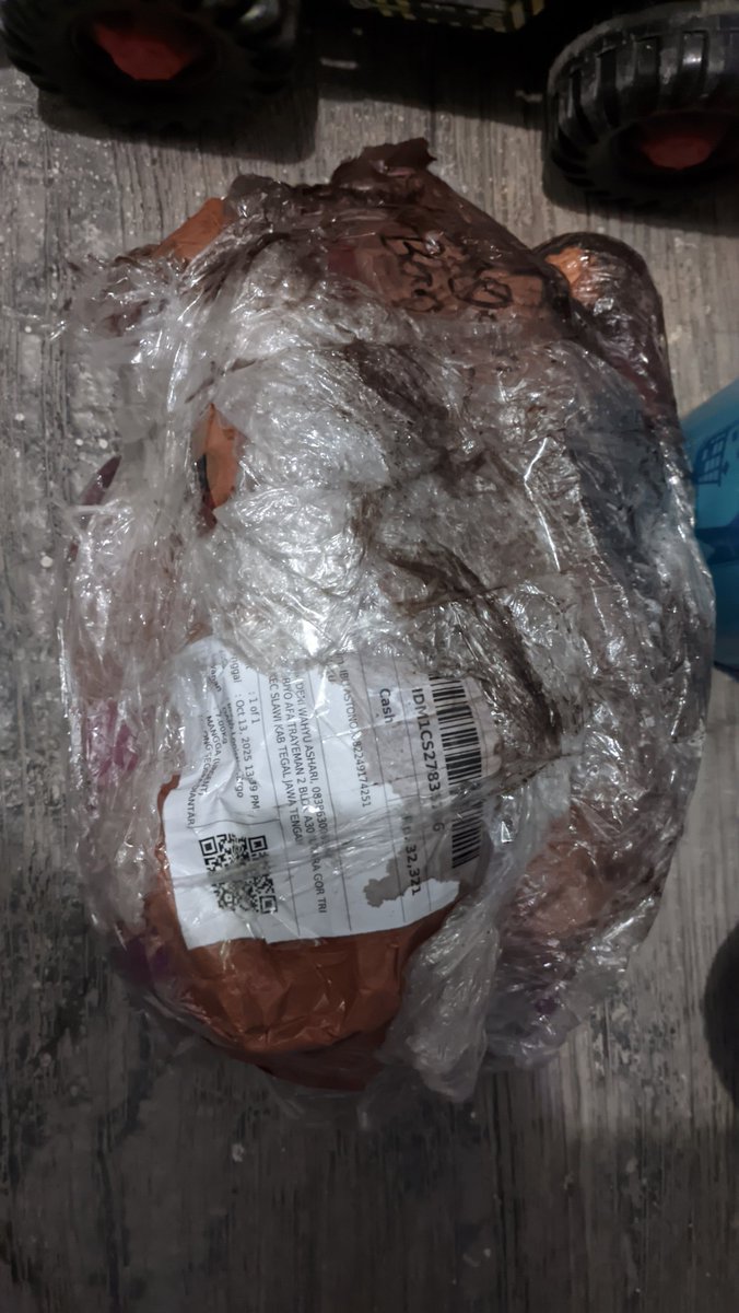 deniashari's tweet photo. Kapok @IndahLogistikId
Barang sampe gudang di kota tujuan tgl 16 tp ga diantar sampe busuk tgl 20 https://t.co/EDHGFoe75U