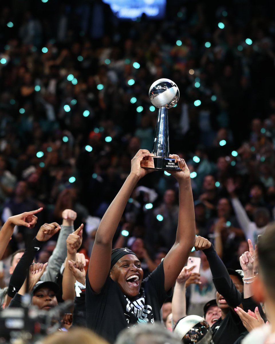 LibertyMusee's tweet image. One year ago today:

The New York Liberty won their first championship 🗽🏆