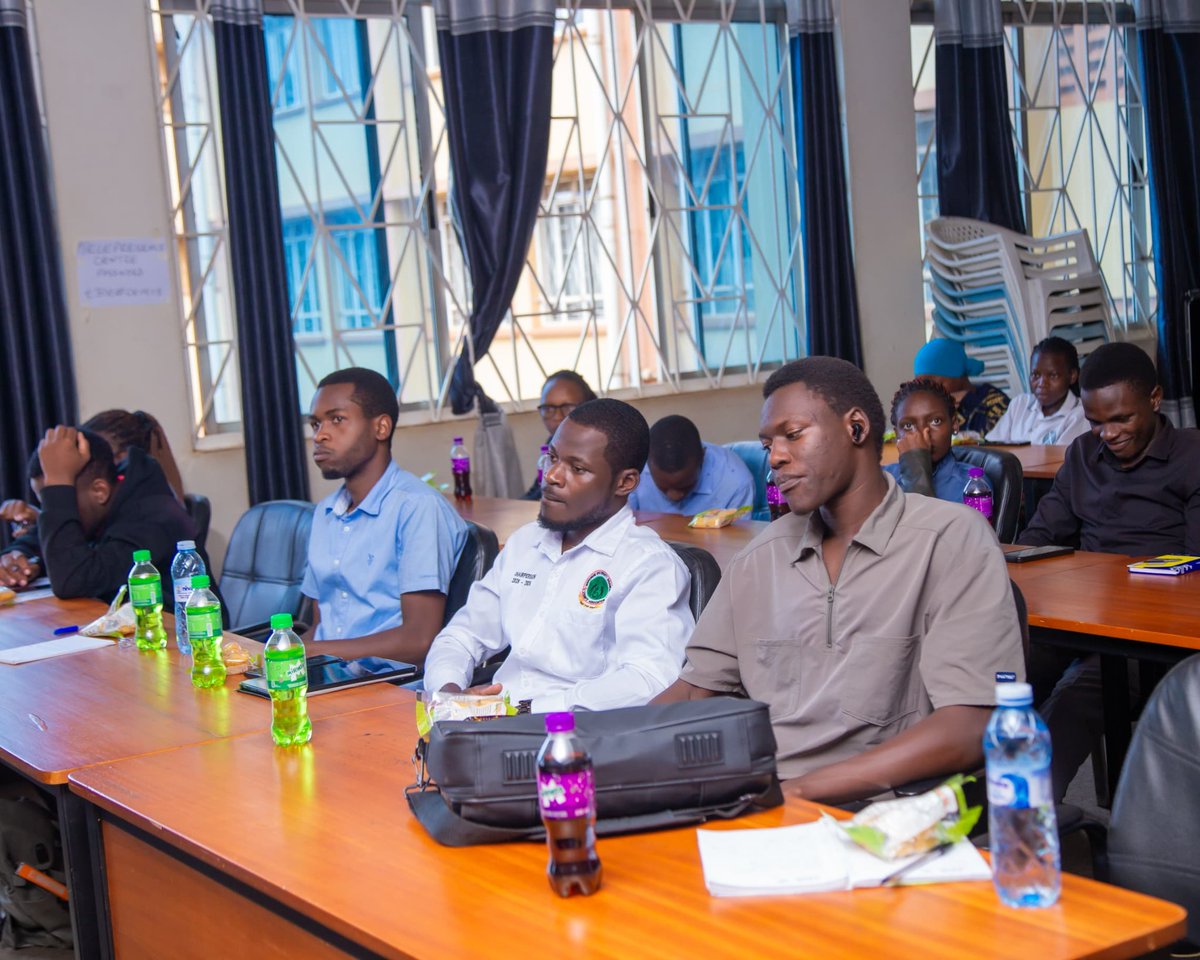 The audience was attentive, intentional and determined to make the most of every minute spent at the #LeadershipThroughTheLens conference. 👏👌