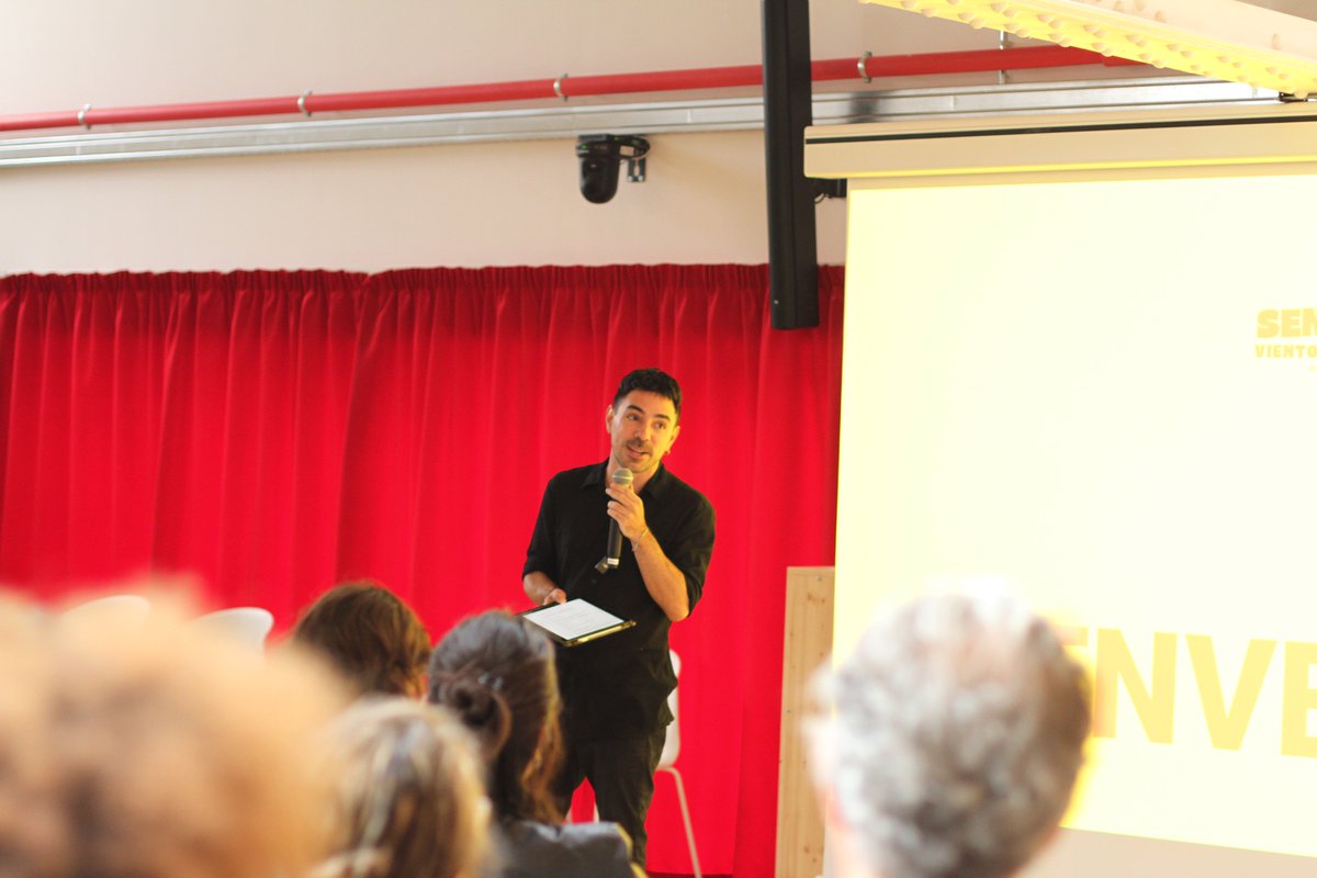 andyfls's tweet image. Presentamos "Senegal: Vientos de Cambio" en @Bloc4BCN, con la sala llena y una emoción enorme.
El documental aborda la actualidad de Senegal, la migración y los discursos de odio de la ultraderecha.
Gracias a @coopolis_bcn  y al @MigrESSBcna por el apoyo.