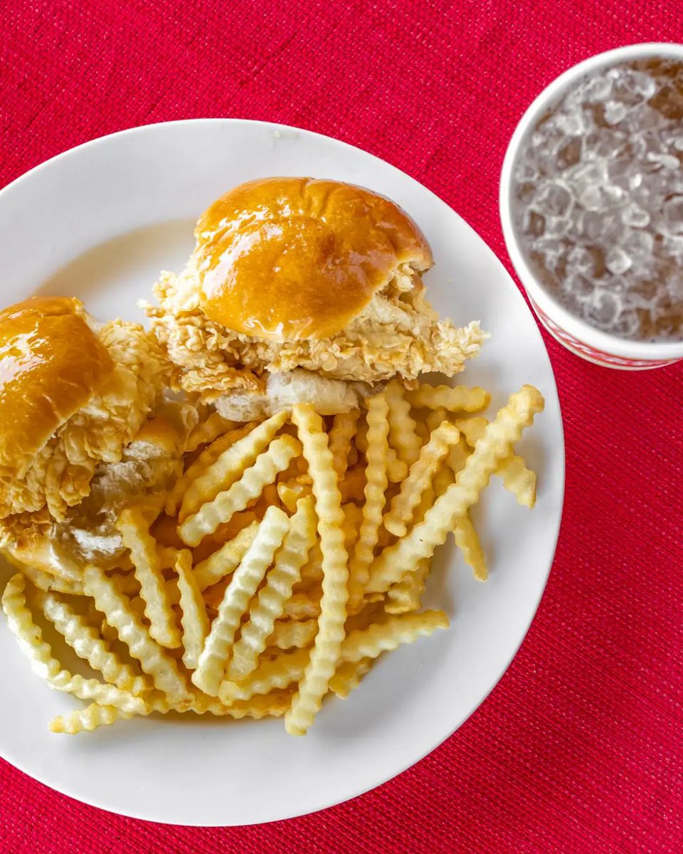 A meal that's always a win – our Chicken Tender Sandwich Combo hits the spot every time.

#BushsChicken #AustinOriginal #LocalEats