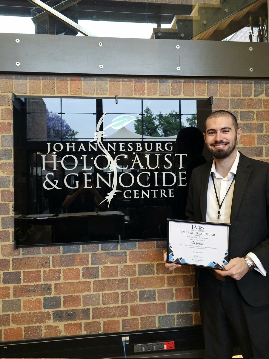 Danas u Johanesburgu, Južnoafrička republika, sam dobio nagradu Međunarodne asocijacije istraživača genocida (IAGS) za naučnu izvrsnost u oblasti studija genocida među mladim naučnicima, a koja se dodjeljuje svake dvije godine. 

Ova nagrada koja dolazi od najvažnijeg udruženja