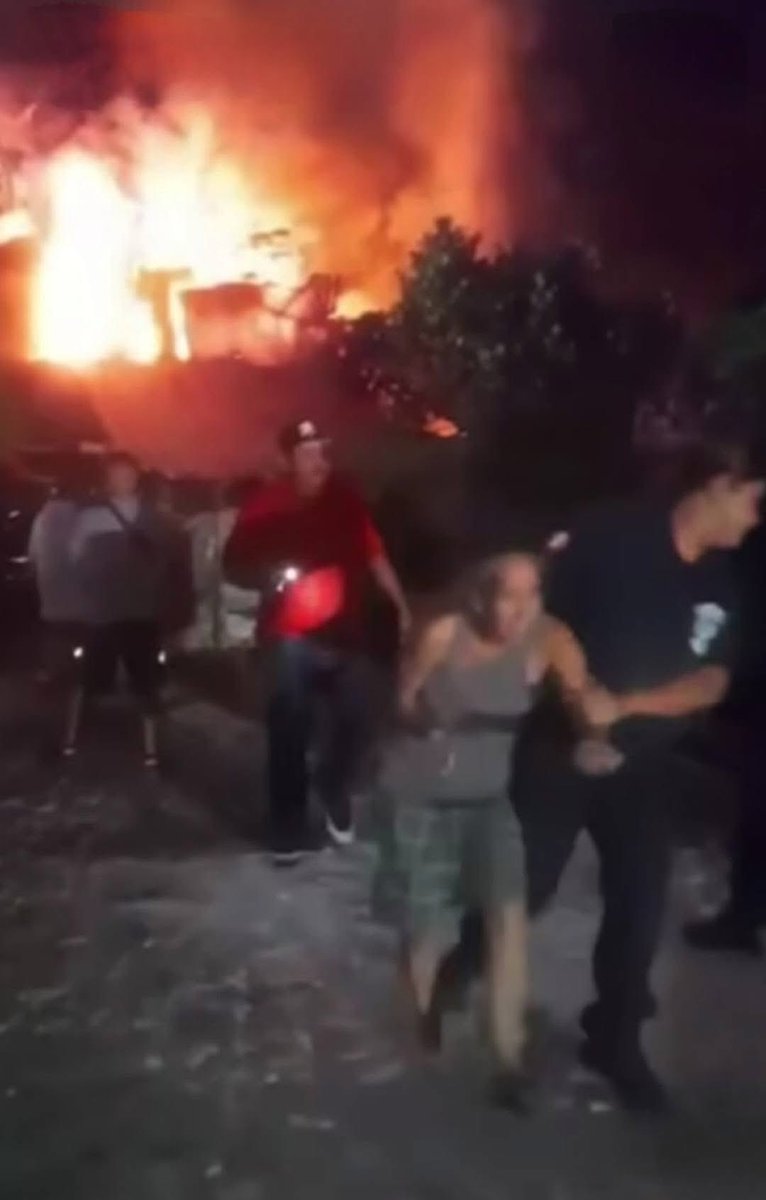 Marinyaaz's tweet photo. El incendio del refugio de @NayaritGobierno no es accidental, se exige a la Autoridad se investigue y se castigue a los responsables. @LicAnimalista @azelarobinson @Animales_CDMX @Mr_Civico @adnnoticiasmx @AztecaNoticias @SalvemosABenito @JUSTICIANIMA el vídeo es desgarrador https://t.co/haPMndXKd8