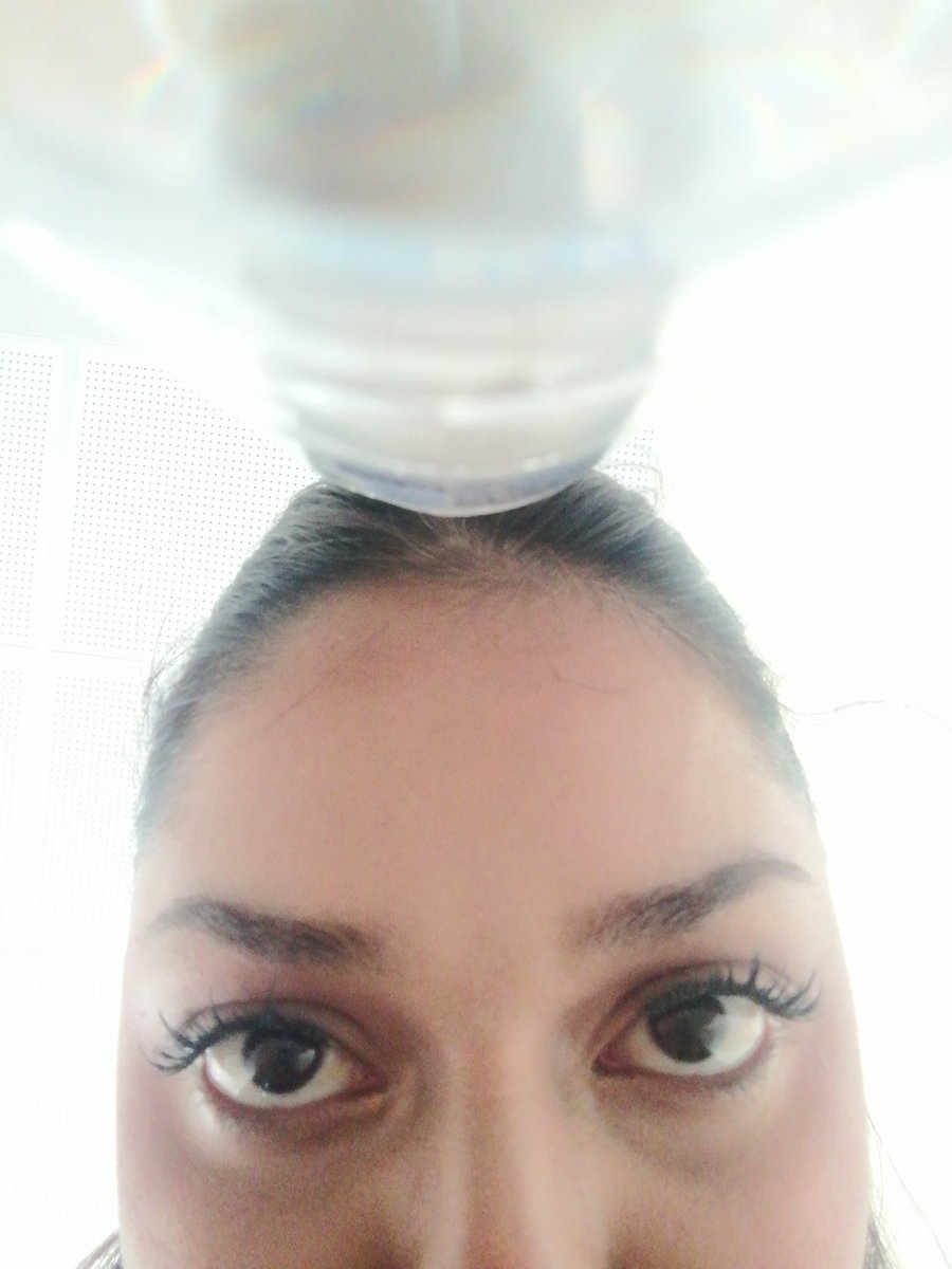 kızım annen İngilizce öğretmenliği okurken böyle görünüyordu 💫🤍🤩🧿🙈