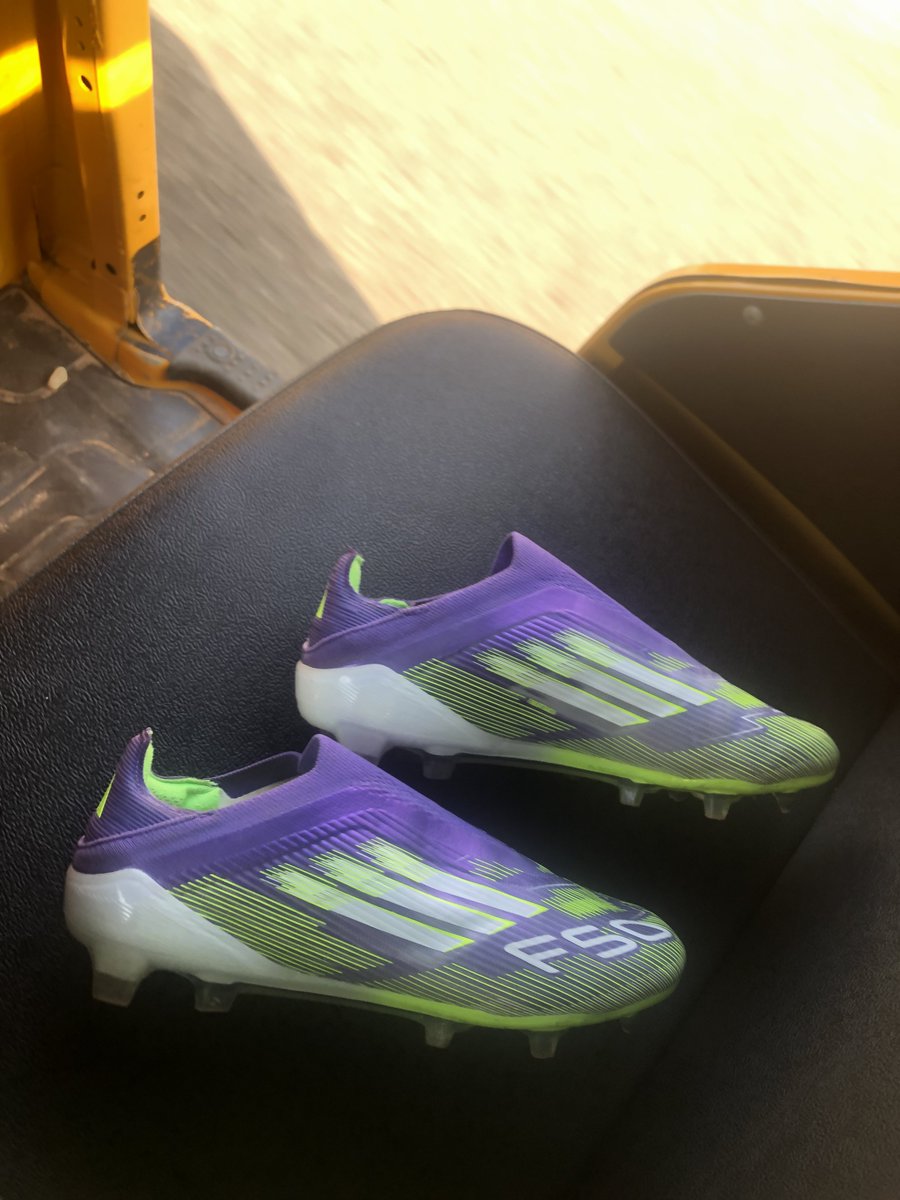 On my way to the field today to use Victor Osimhen boot, paid for an extra sit for the boot to feel comfortable 🫠🫠