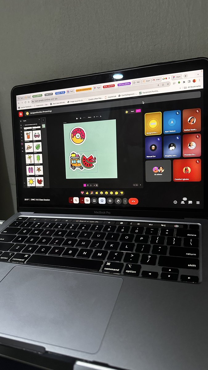 iamsusu__'s tweet image. Day 1 of my illustration course kicked off with an introduction to Figma.
While I'm already deep into Figma as a UI/UX designer, it's exciting to see it through an illustrator's lens.
Ready to push pixels for a different purpose.
Let's go!🥳🤭
@designwithchike