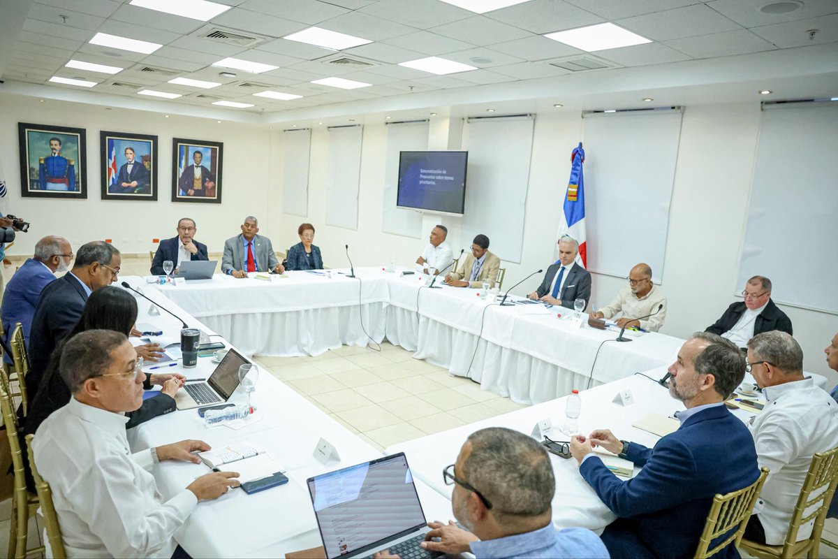 LMDECAMPS's tweet image. Hoy dimos continuidad a los encuentros de la Mesa de los 5 Pilares, un espacio de diálogo, coordinación y acción para seguir fortaleciendo nuestra educación. Escuchar, planificar y trabajar juntos es la mejor forma de asegurar que cada estudiante reciba una educación de calidad.