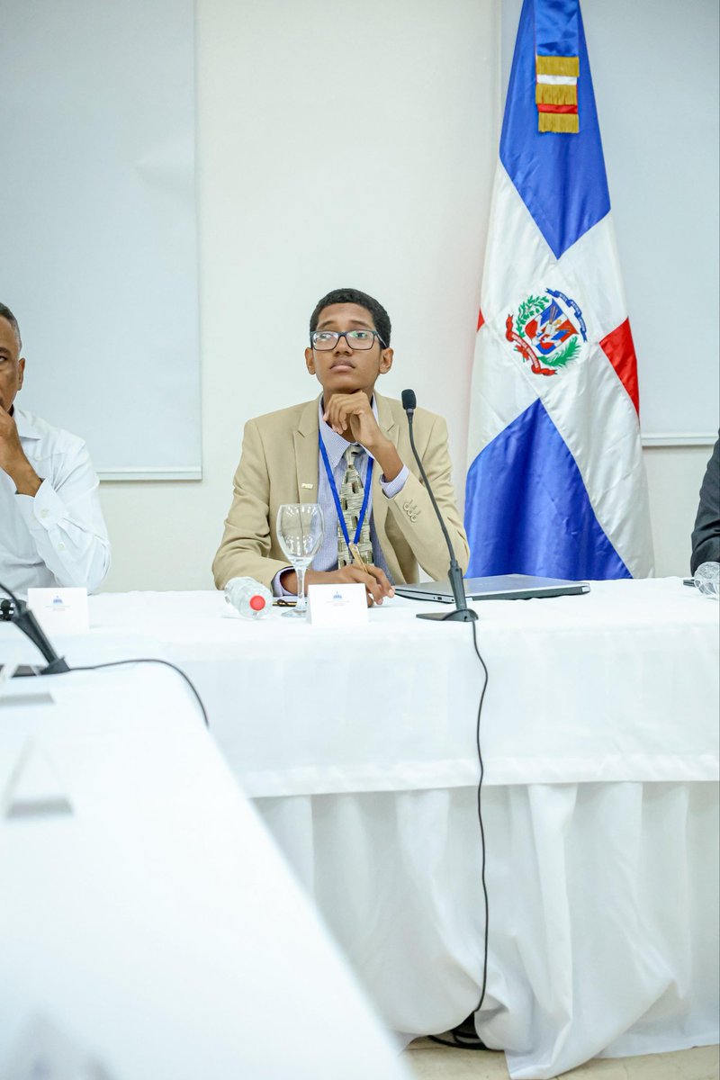 LMDECAMPS's tweet image. Hoy dimos continuidad a los encuentros de la Mesa de los 5 Pilares, un espacio de diálogo, coordinación y acción para seguir fortaleciendo nuestra educación. Escuchar, planificar y trabajar juntos es la mejor forma de asegurar que cada estudiante reciba una educación de calidad.