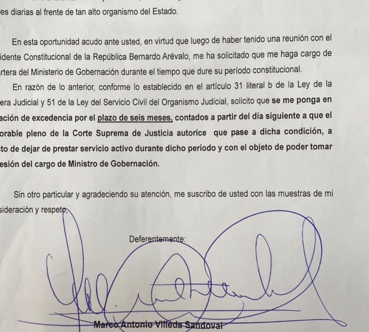 El "nuevo ministro" tiene IMPEDIMENTO LEGAL por INCOMPATIBILIDAD para ocupar el cargo de ministro del Ministerio de Gobernación: 

Hasta en feriado oficial / celebración de cumpleaños, nos tenemos que separar un poco para darles un poco de clases legales a esta gente que cree que